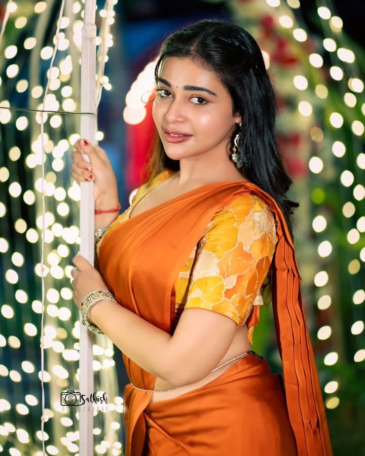 Dharsha Gupta's Sizzling Orange Saree Look