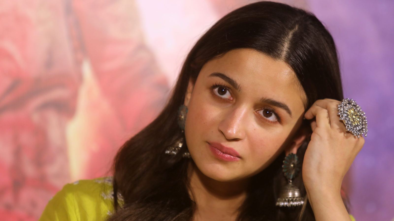 Divya Khossla and Mukesh Bhatt dispute