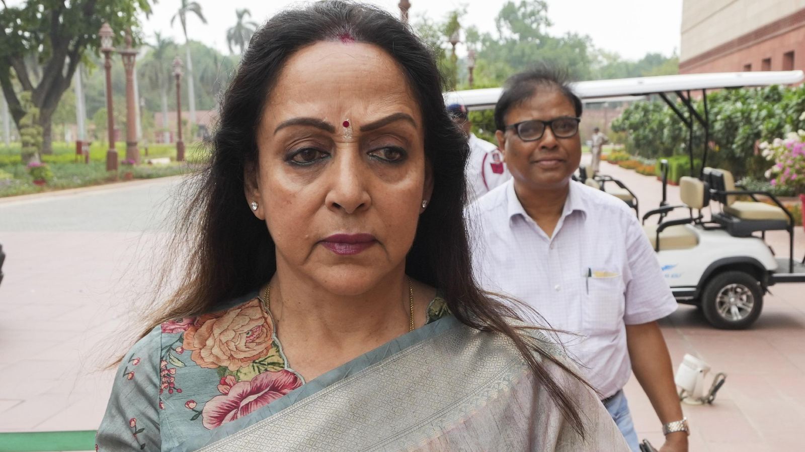 Hema Malini condemns Dharmendra death rumours