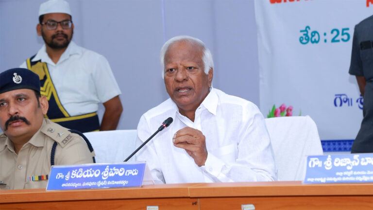 Kadiyam Srihari attacks KTR at media meet