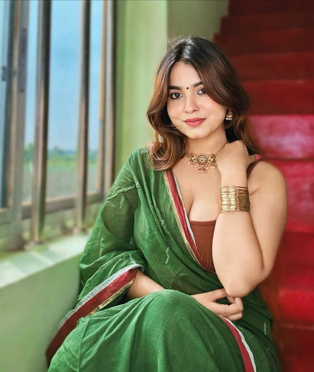 Kanak Mishra's Simple Saree And Bold Blouse