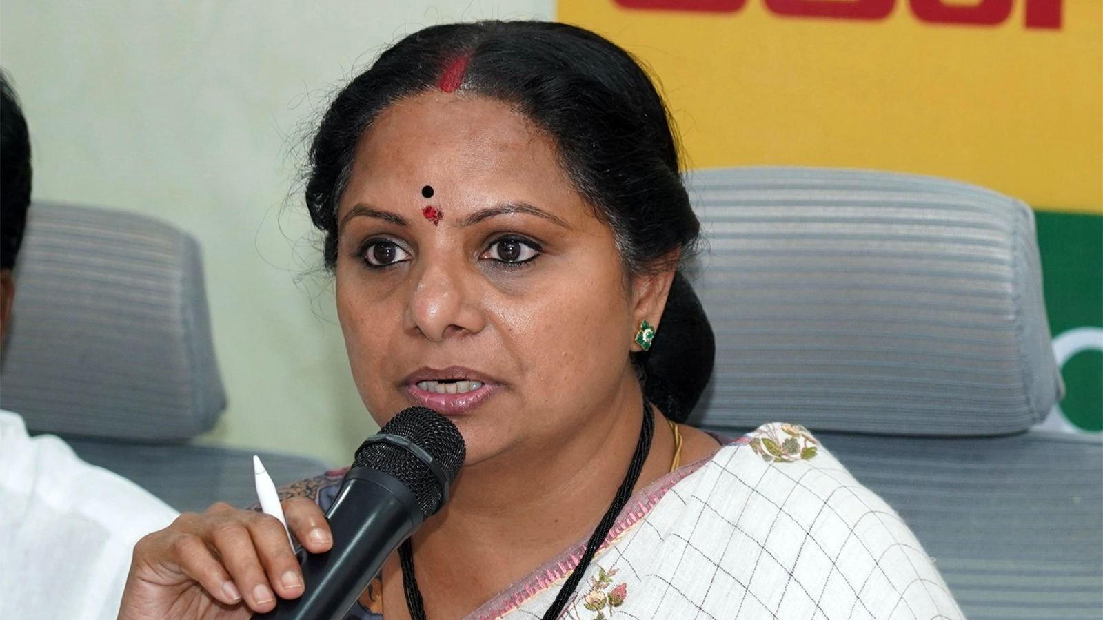 Kavitha targeting Harish Rao