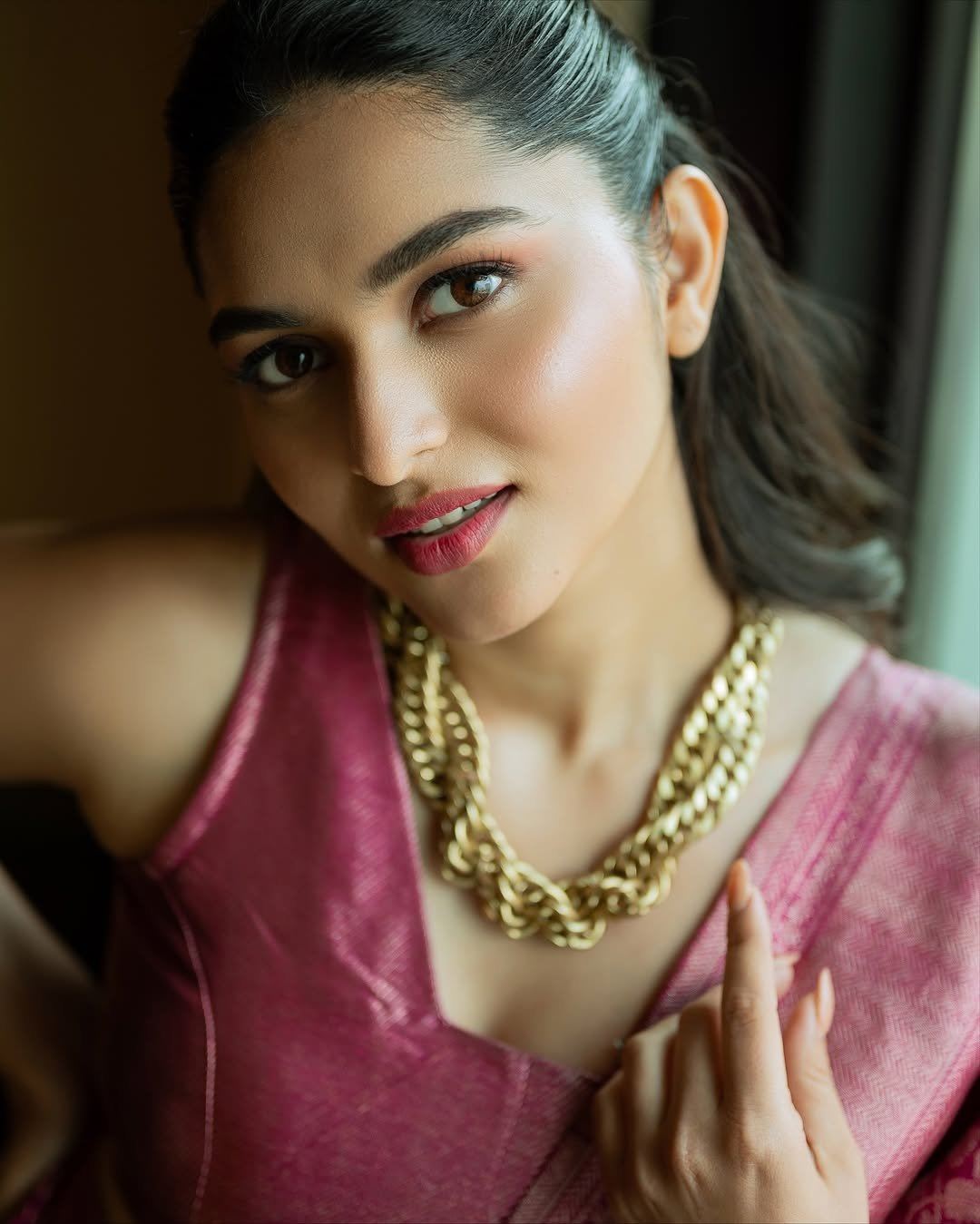 Kayadu Lohar Bold Expression With Gold Necklace