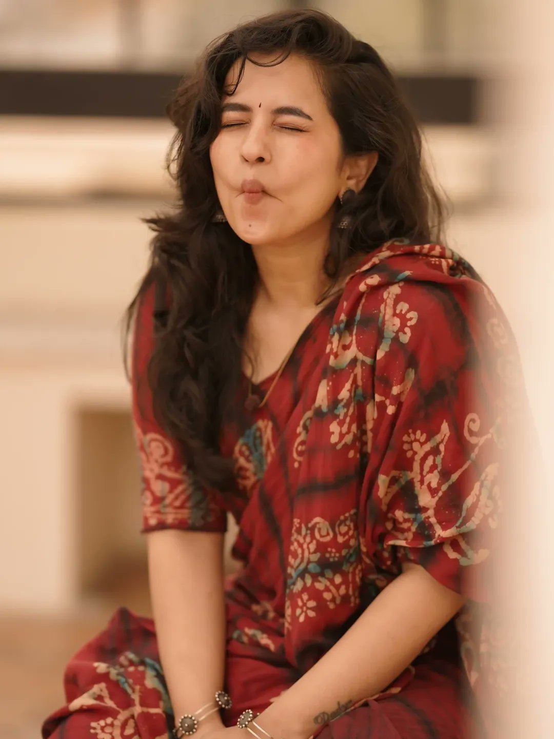 The Actress's Sizzling Look Over Her Shoulder