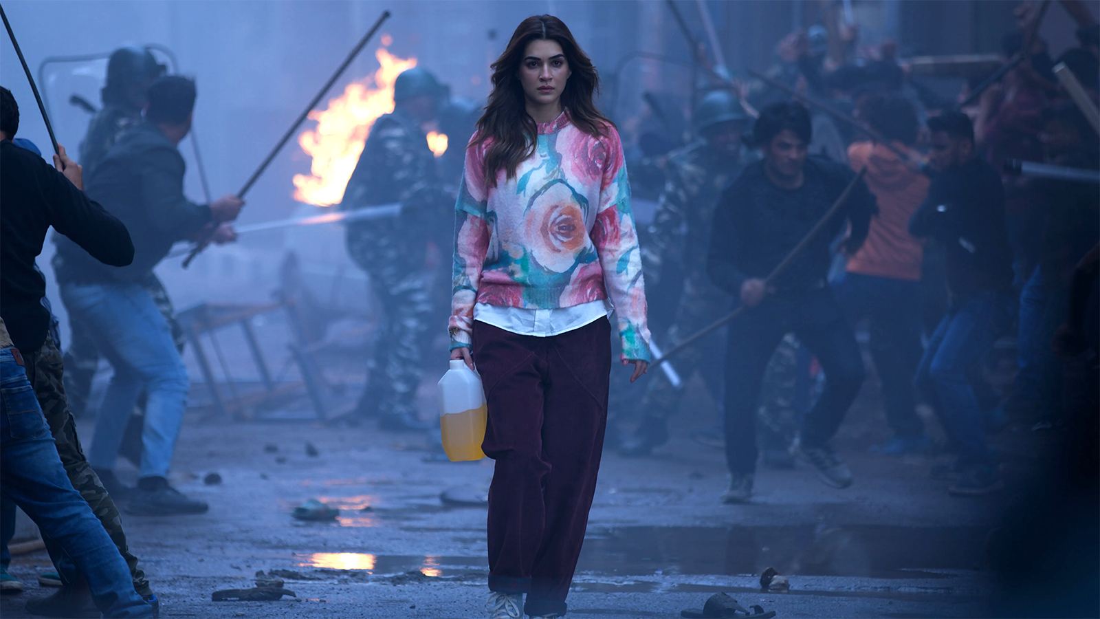 Kriti Sanon and Dhanush in Tere Ishk Mein