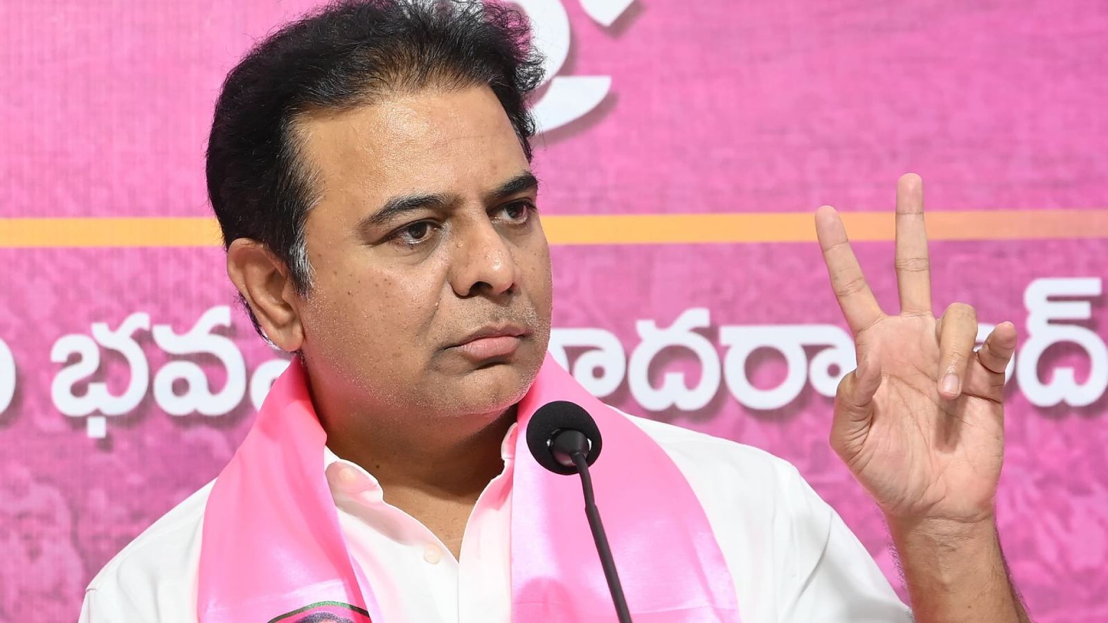 KTR and Chandrababu Naidu political clash