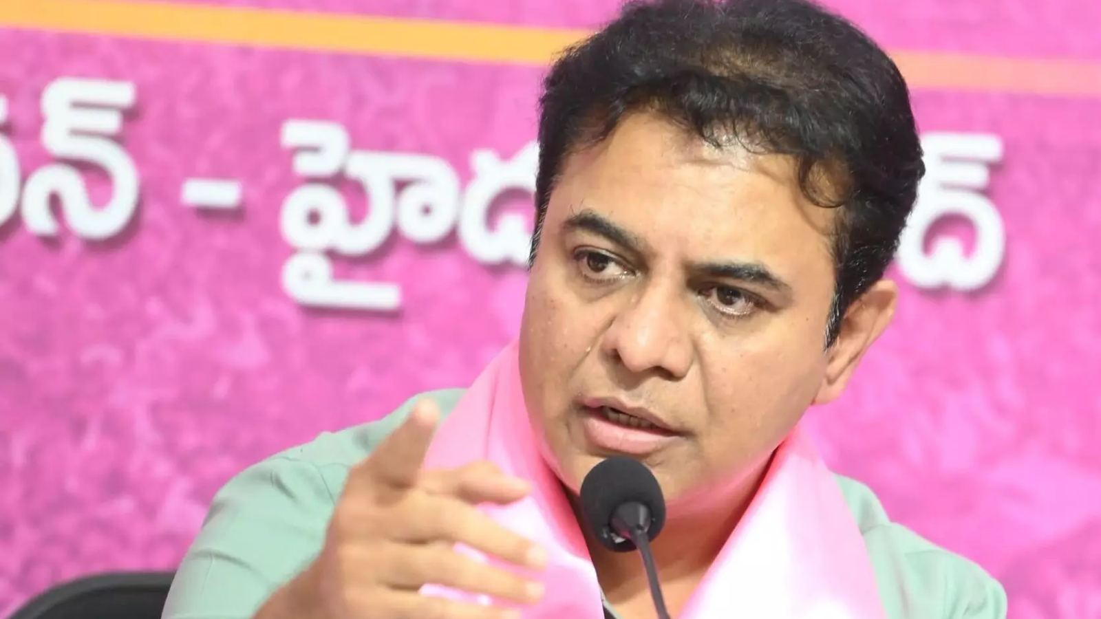 KTR defends KCR in public speech
