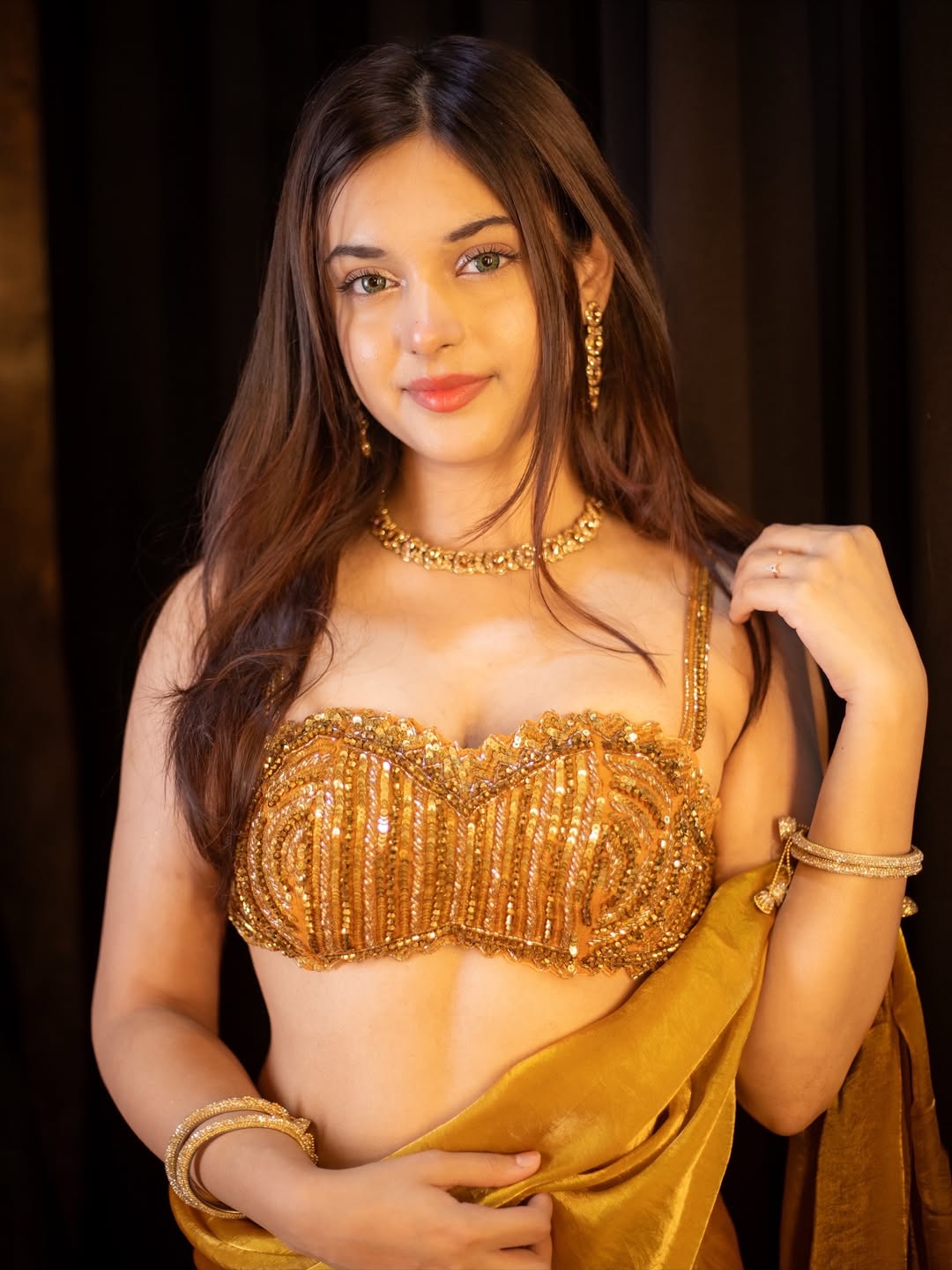 Mihika Mishra's Alluring Look In Gold Saree