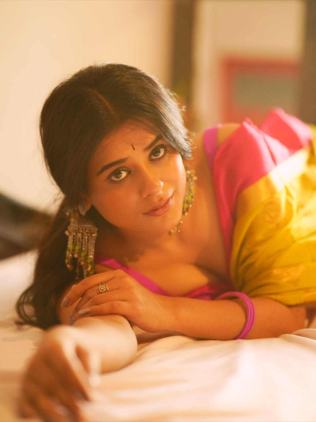 Nidhi Dudhraj's Sensuous Pose In A Saree