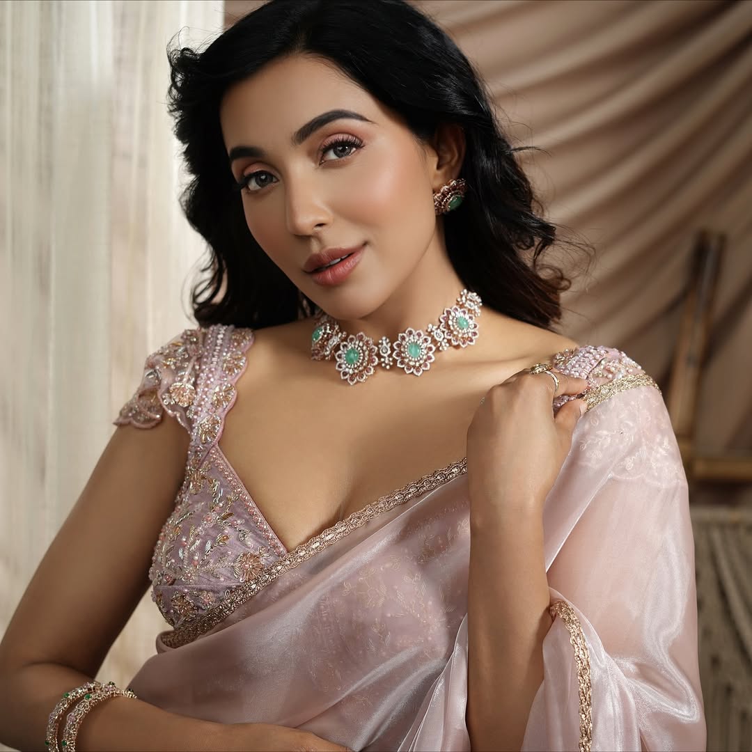 Parvati Nair's Daring Plunging Neckline Blouse