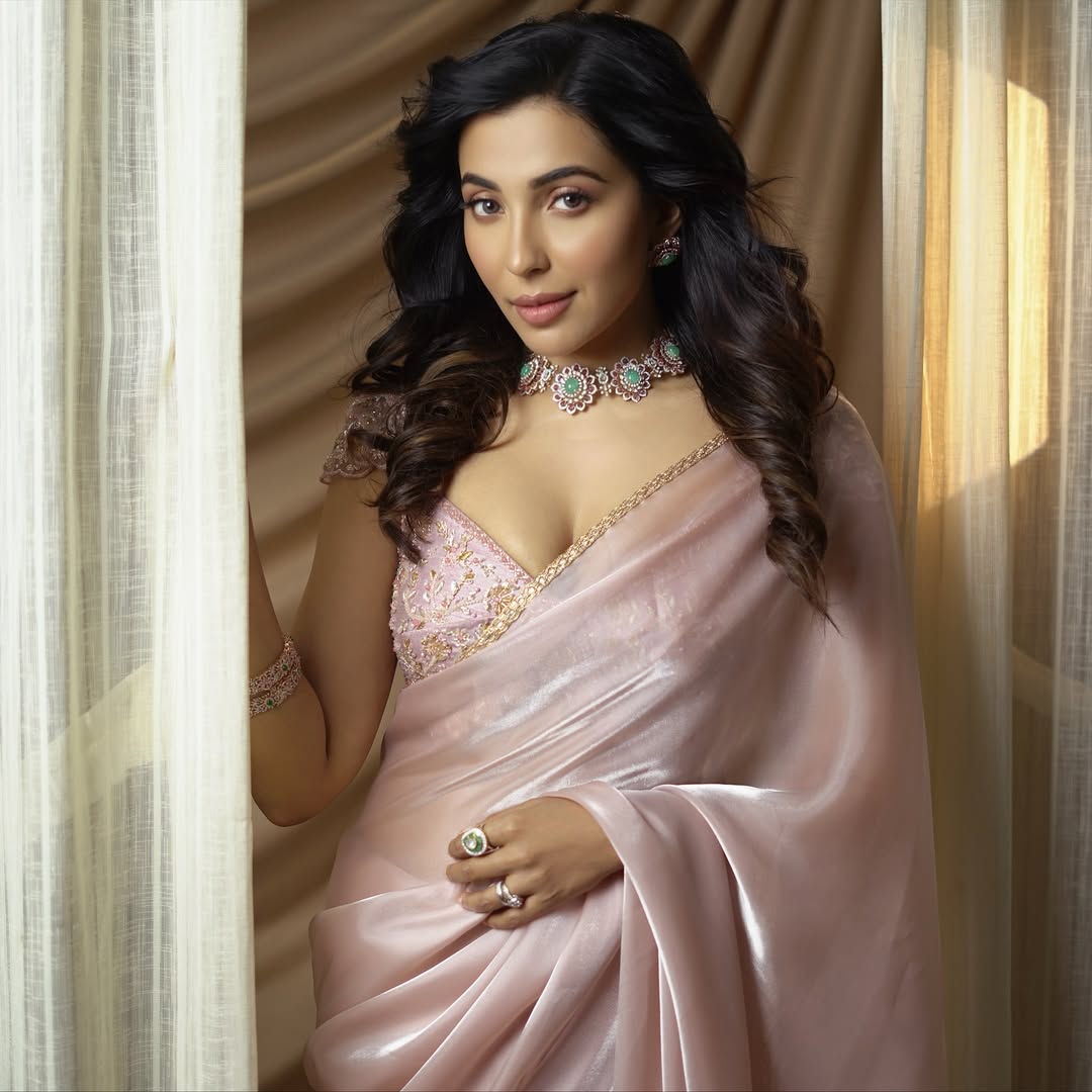 Parvati Nair Poses Gracefully With A White Rose