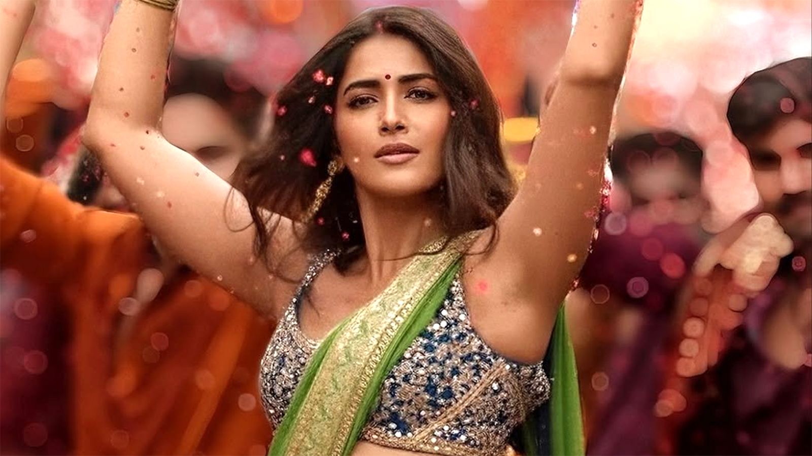 Pooja Hegde dazzles in Thalapathy Kacheri