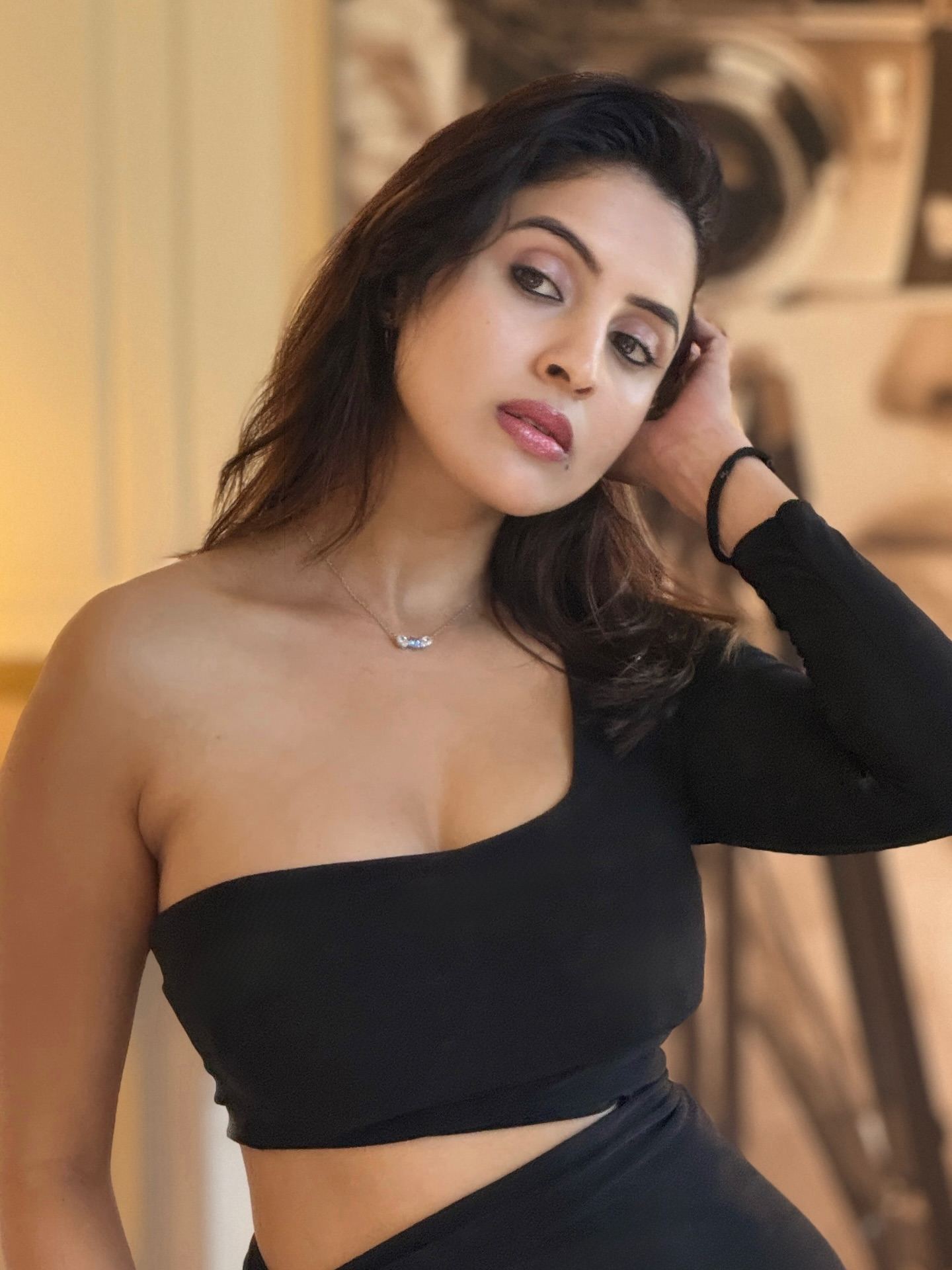 Chic Mirror Selfie Look By Priyanka Kholgade