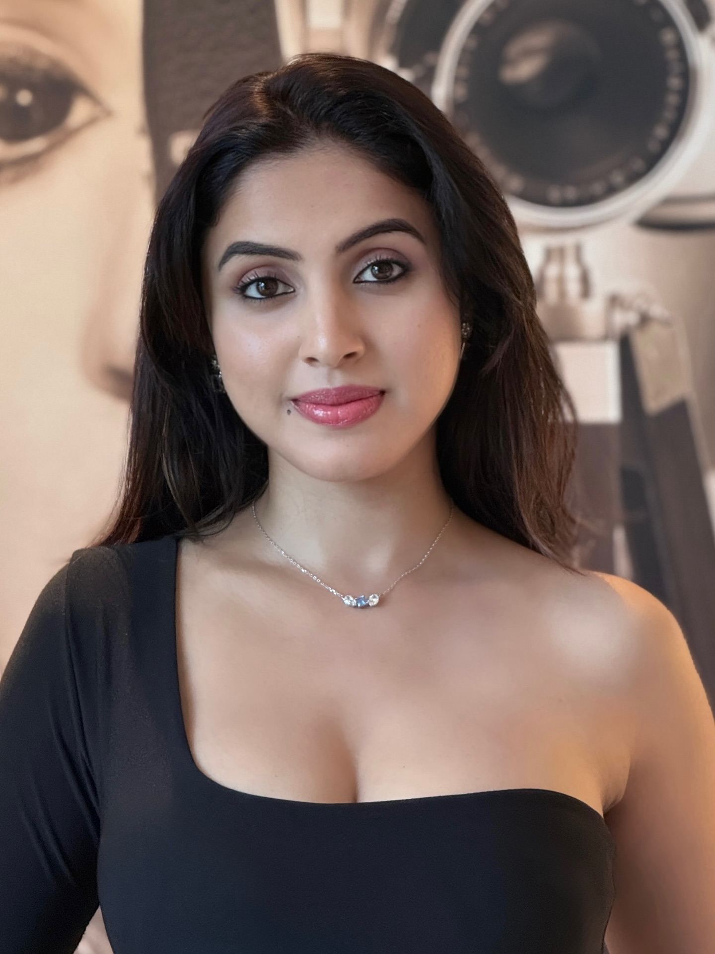 Elegant Close Up Shot Of Priyanka Kholgade