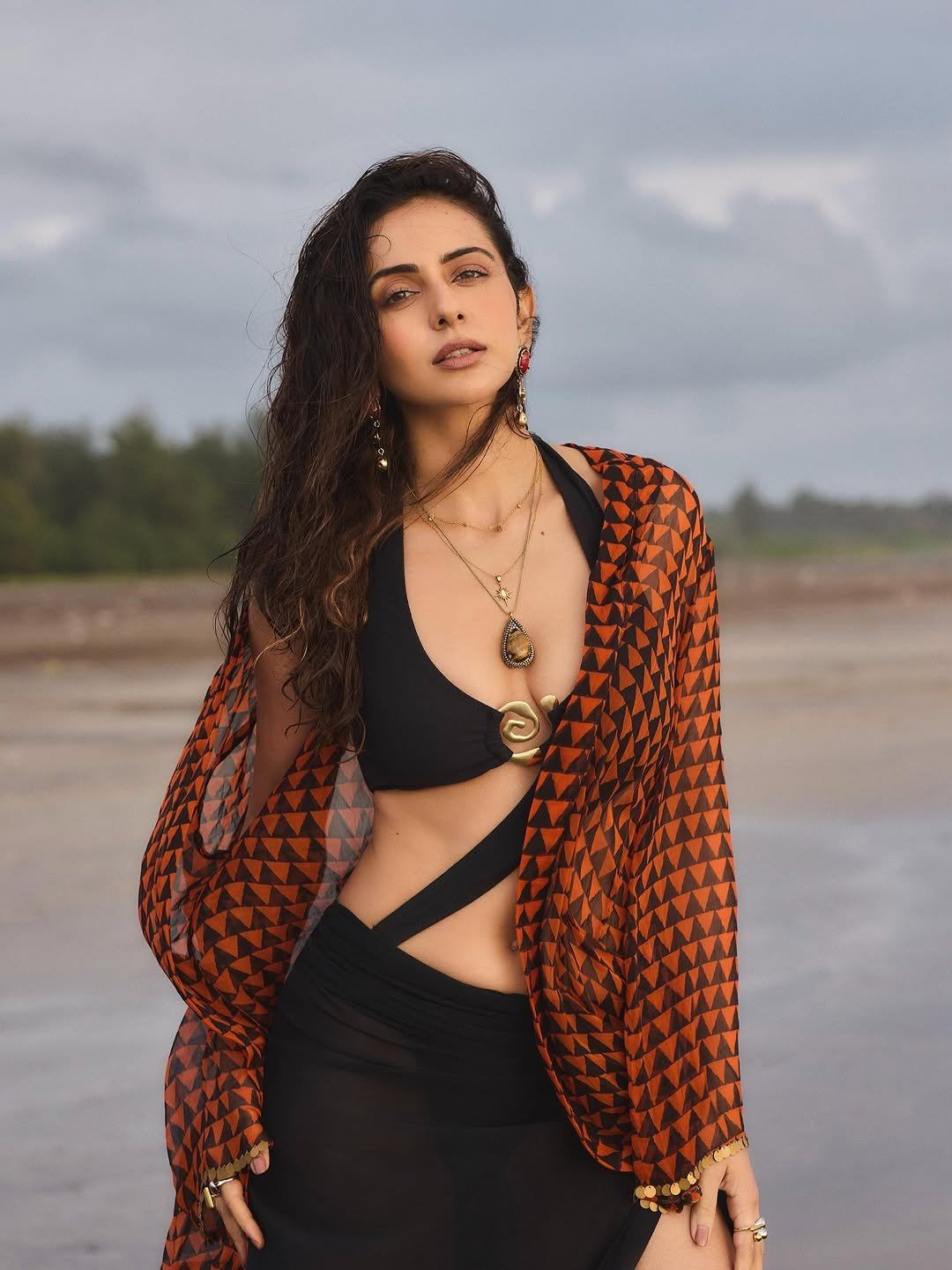 The Actress Flaunts Her Toned Navel In Black