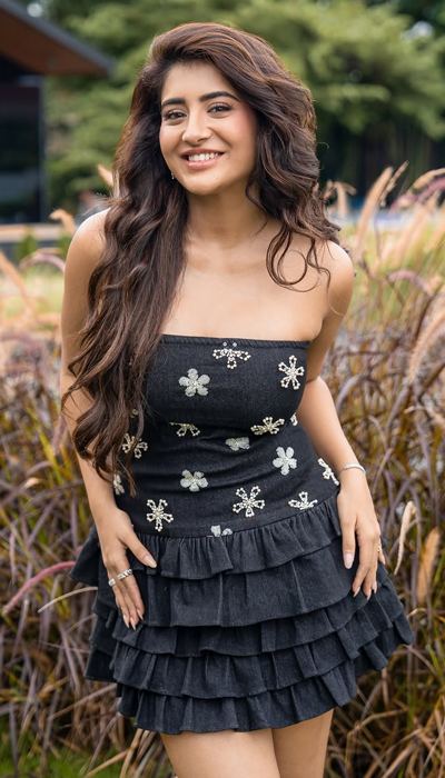 Rashi Singh Stuns With Wavy Hair And Bold Outfit