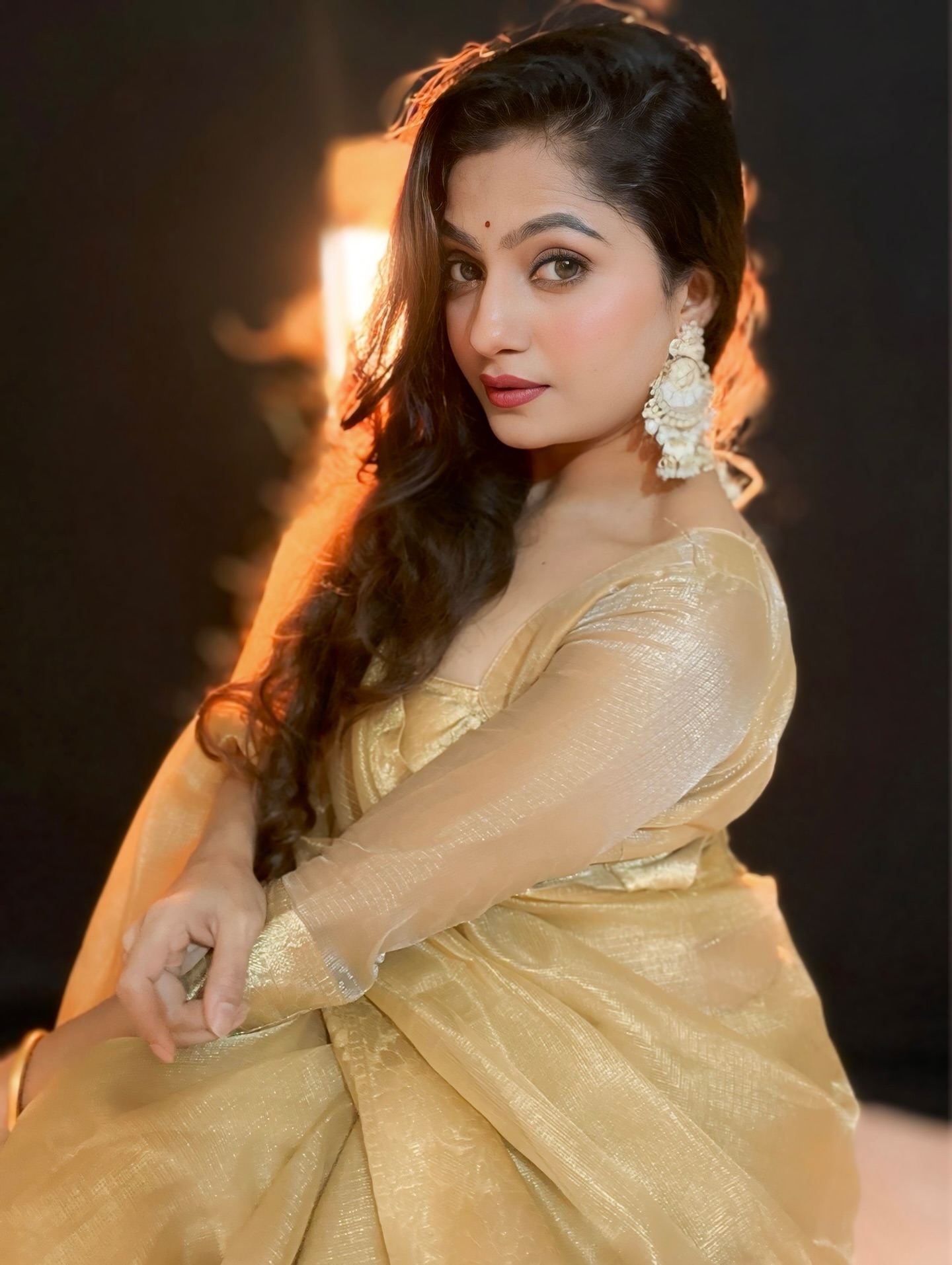 Sanam Joshi Stylish Hair And Indian Jewellery