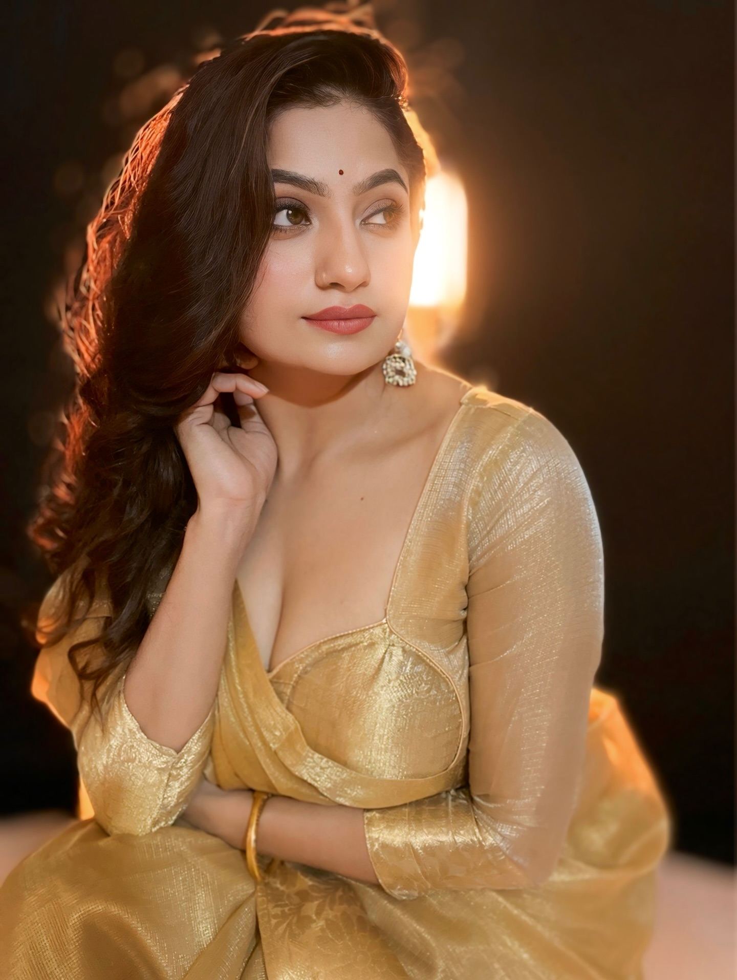 Sanam Joshi Saree Pallu With Confident Style