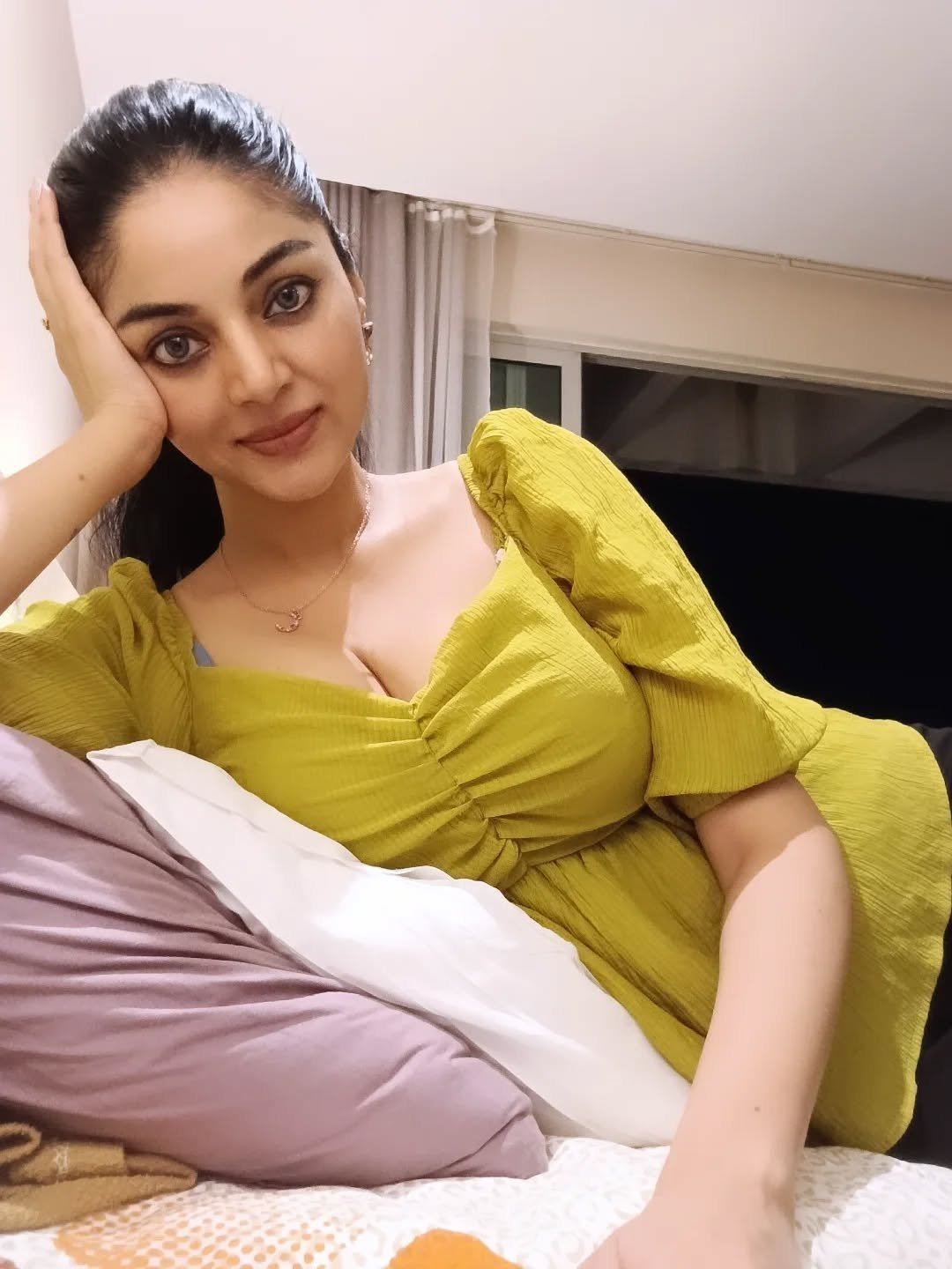 Sanam Shetty's Candid Laugh In A Green Crop Top.