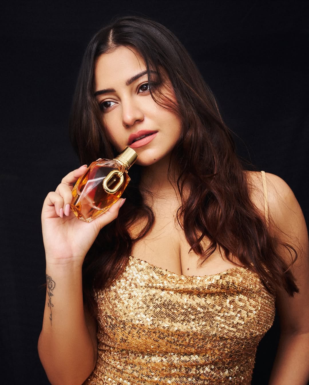 Simran Kaur's Alluring Pose In A Gold Sequin Dress