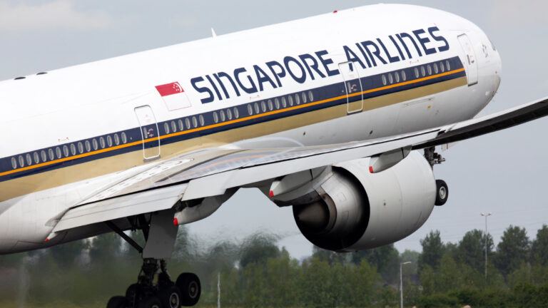 Singapore Airlines financial decline chart