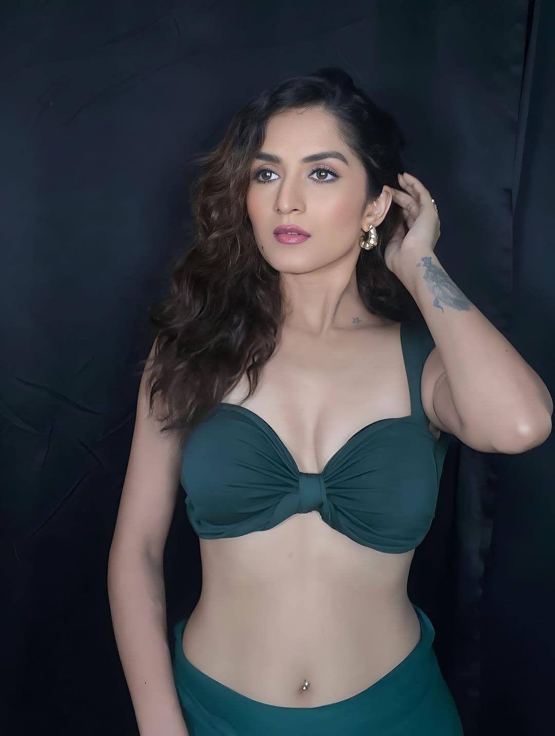 Trishaa Kamlakar Flaunts Her Toned Midriff