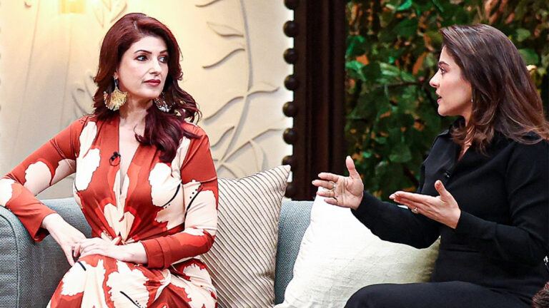 Kajol and Twinkle Khanna on Two Much set