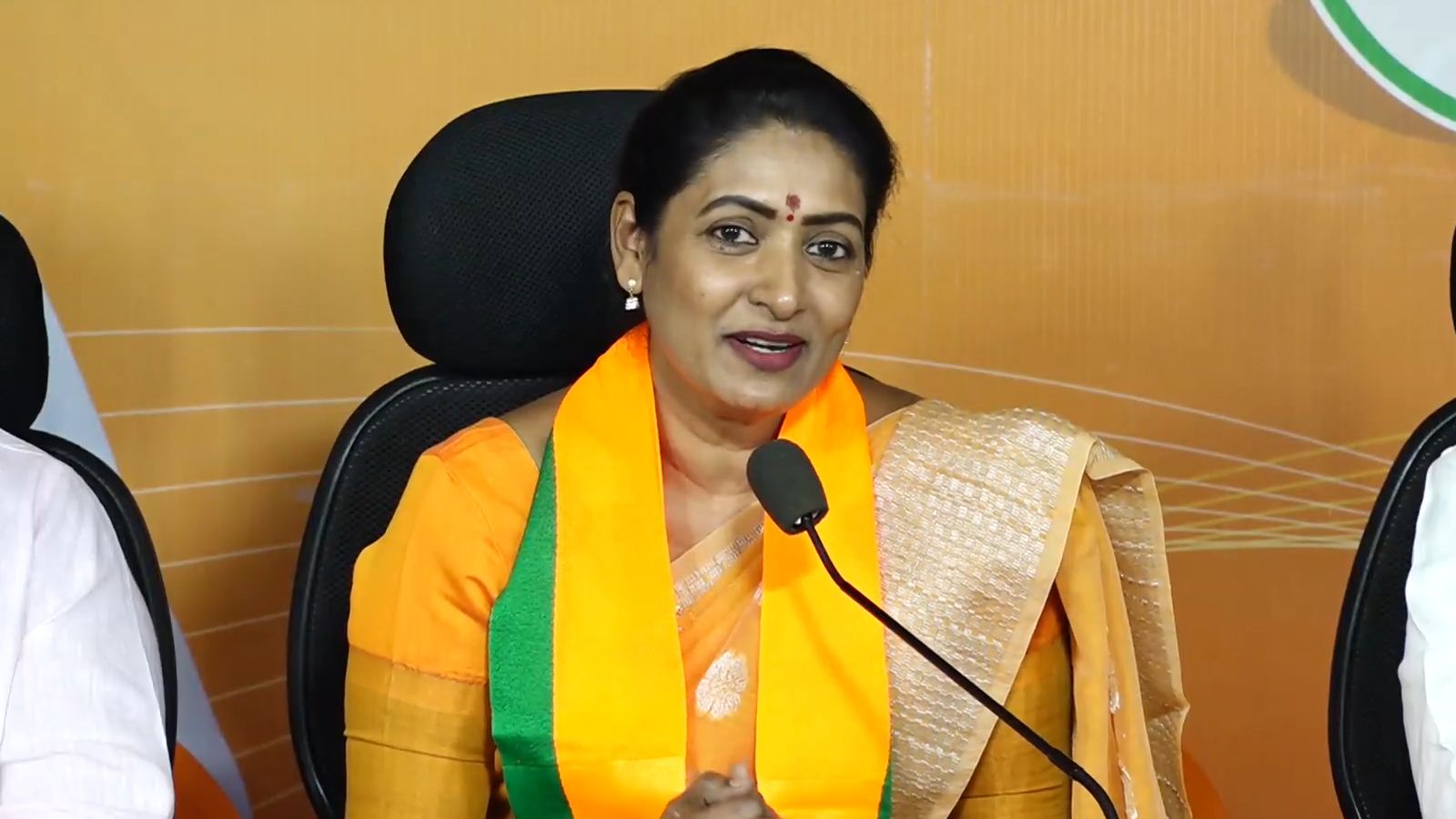 Aamani joins BJP Telangana ceremony