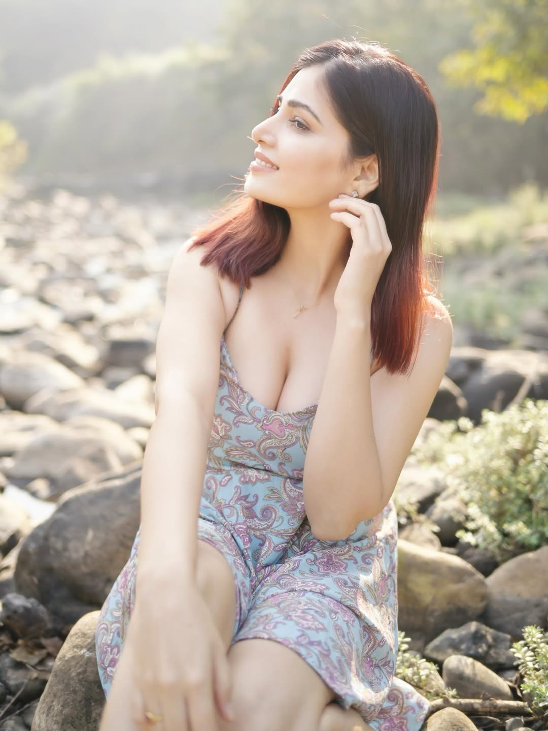 Advika Sharma Flaunts Legs In Summer Dress Pic!