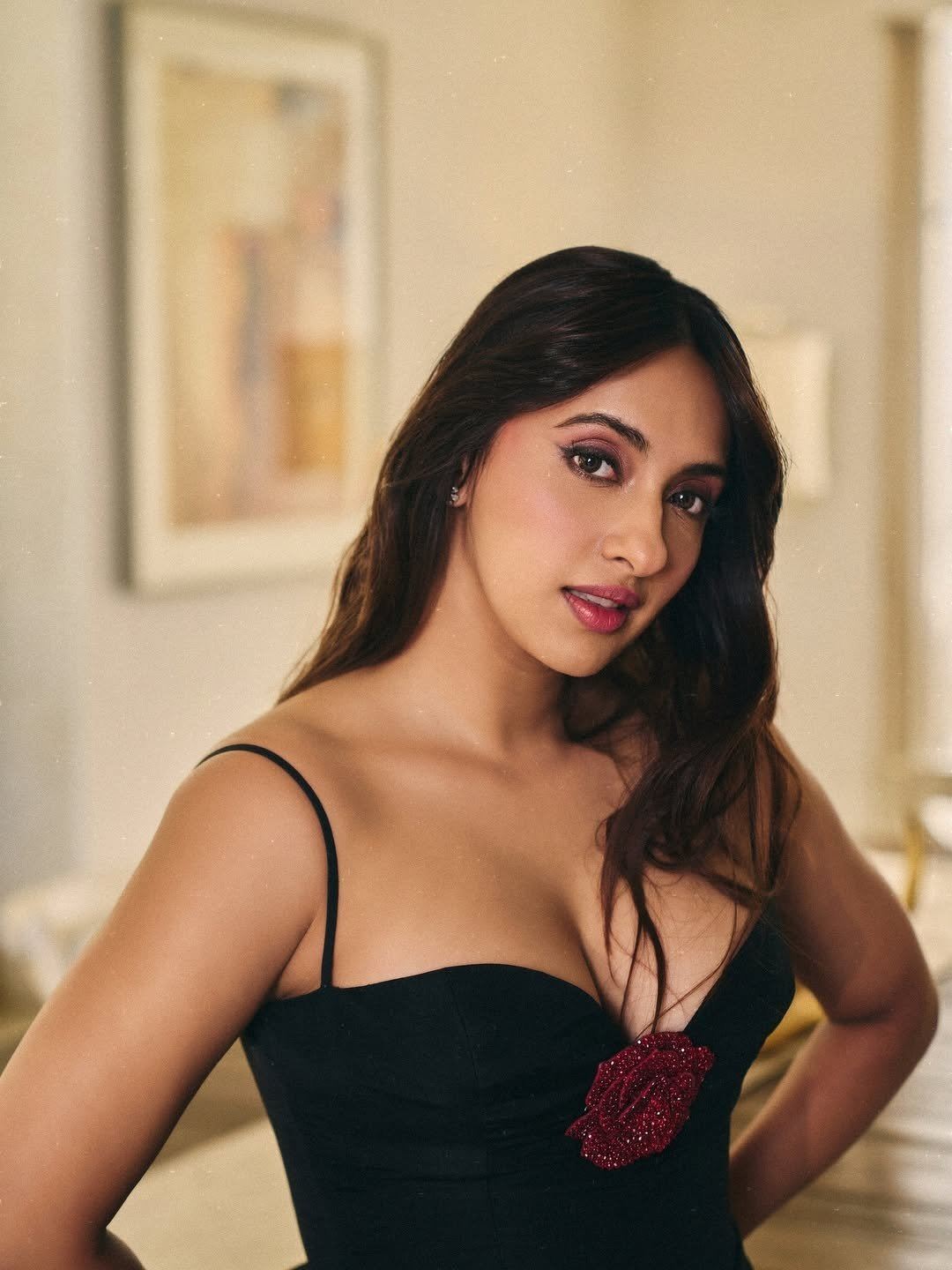 Akanksha Kapoor Bold Pose In Black Dress Close Up