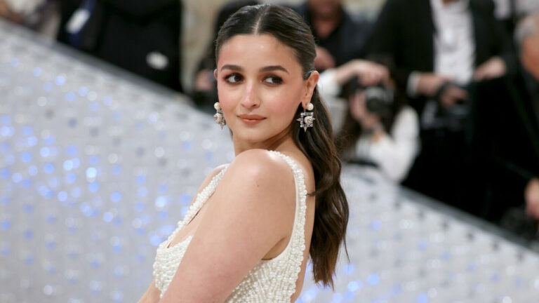 Alia Bhatt Kareena Sara social media controversy