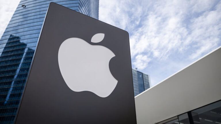 Apple leadership exits raise concerns