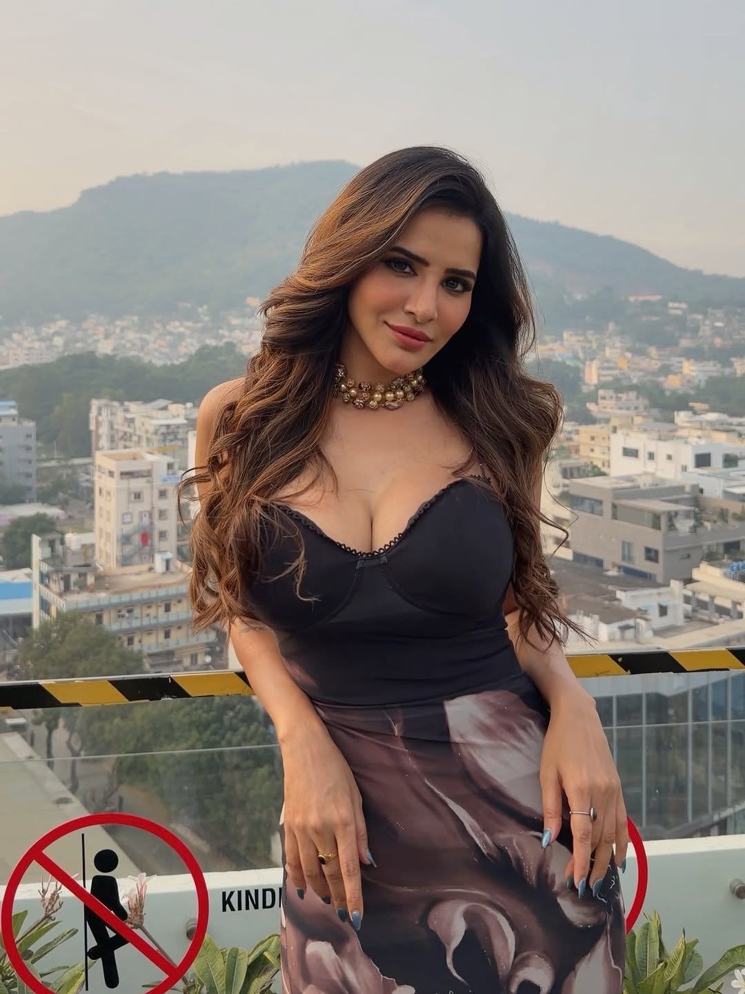 Ashu Reddy Flaunts Cleavage In Deep Neck Dress
