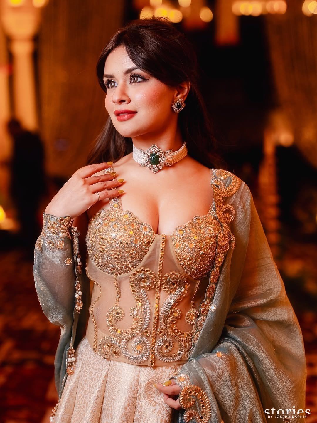 Avneet Kaur's Sizzling Look In Embellished Fit