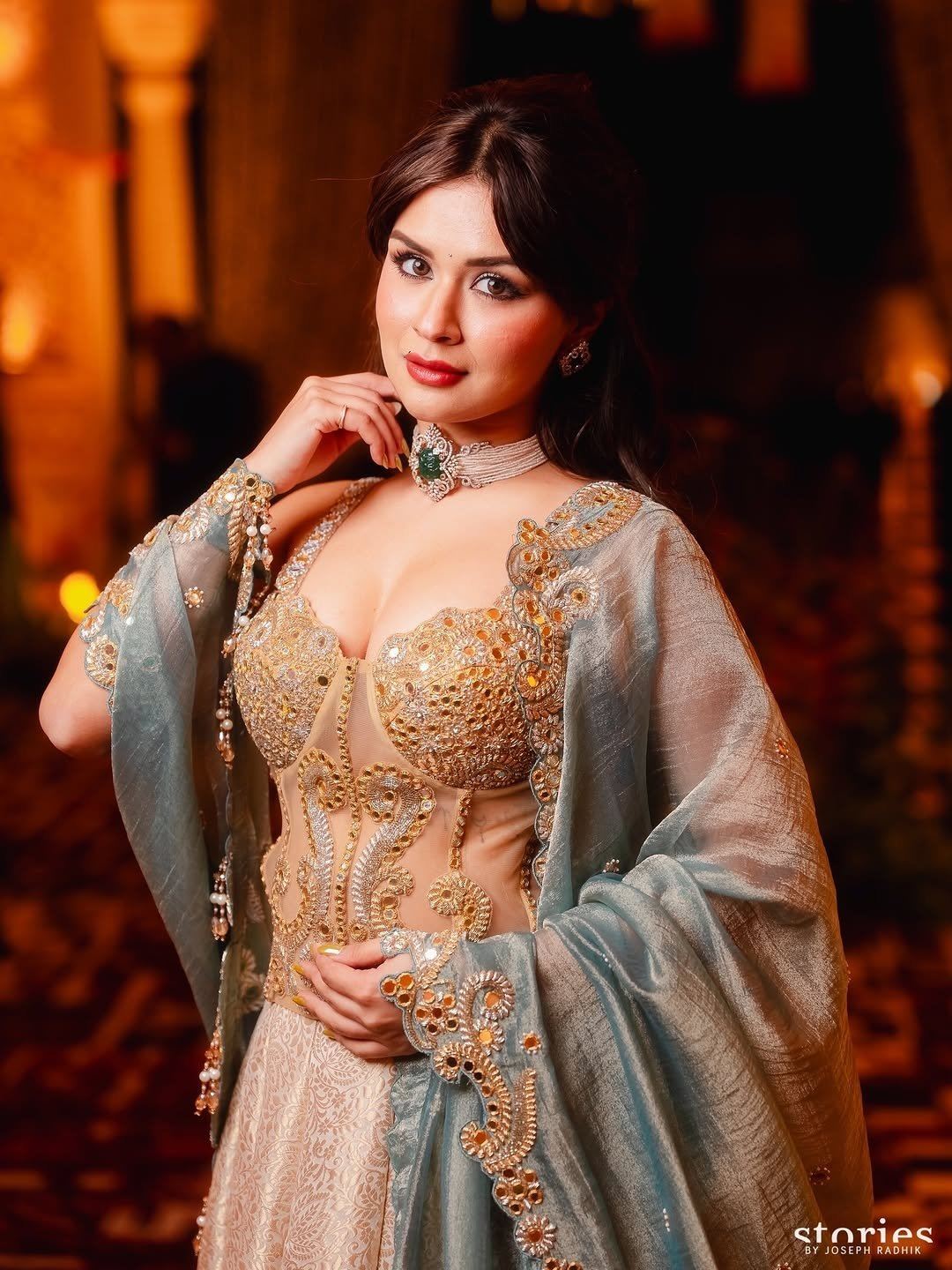 Close Up Of Avneet Kaur's Glamorous Makeup