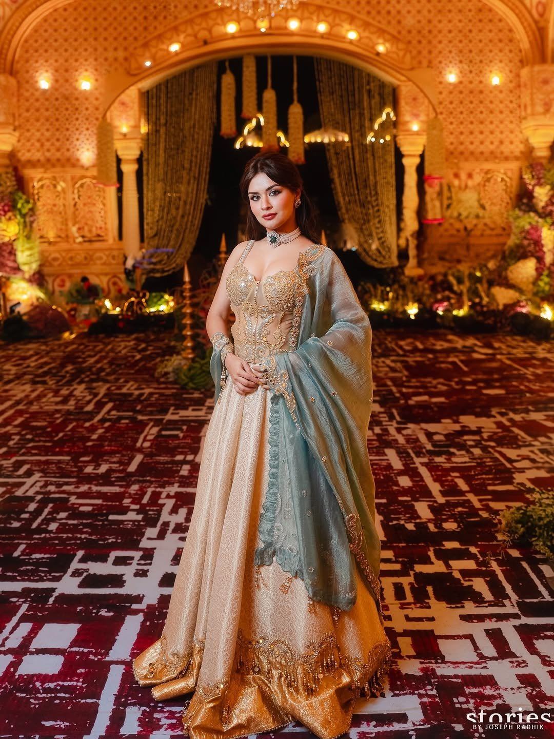 The Actress's Elegant Choker Necklace Look