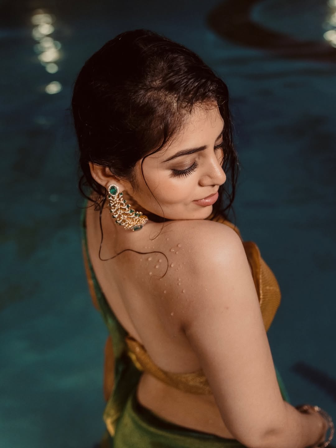 Bandhavi Sridhar Glowing Skin In Green Saree Shot