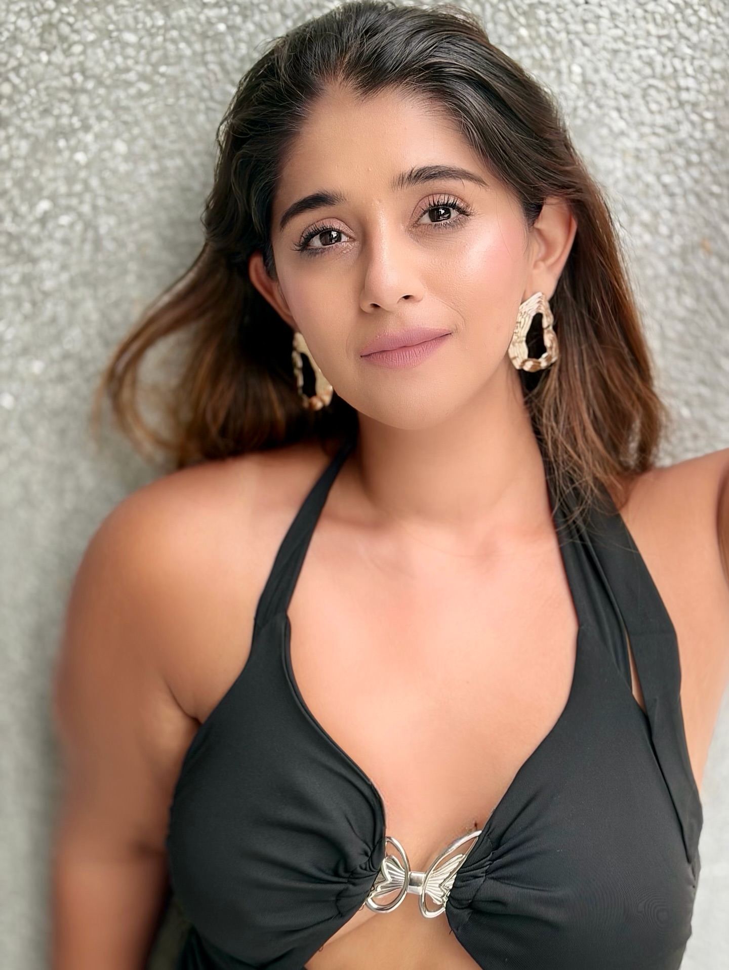 Chandhi Bhagwanan Bold Expression In Black Outfit Pic