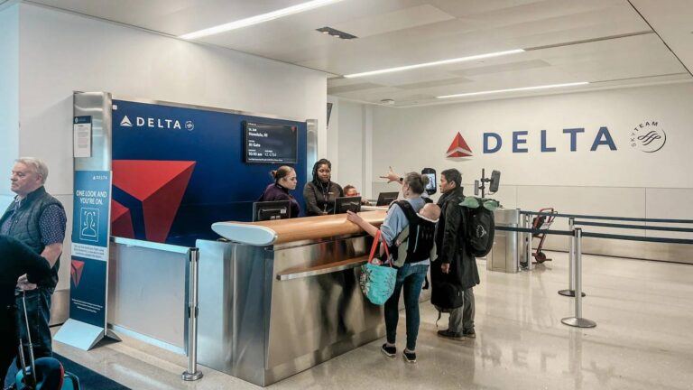 Delta passenger questioned about carry on bags