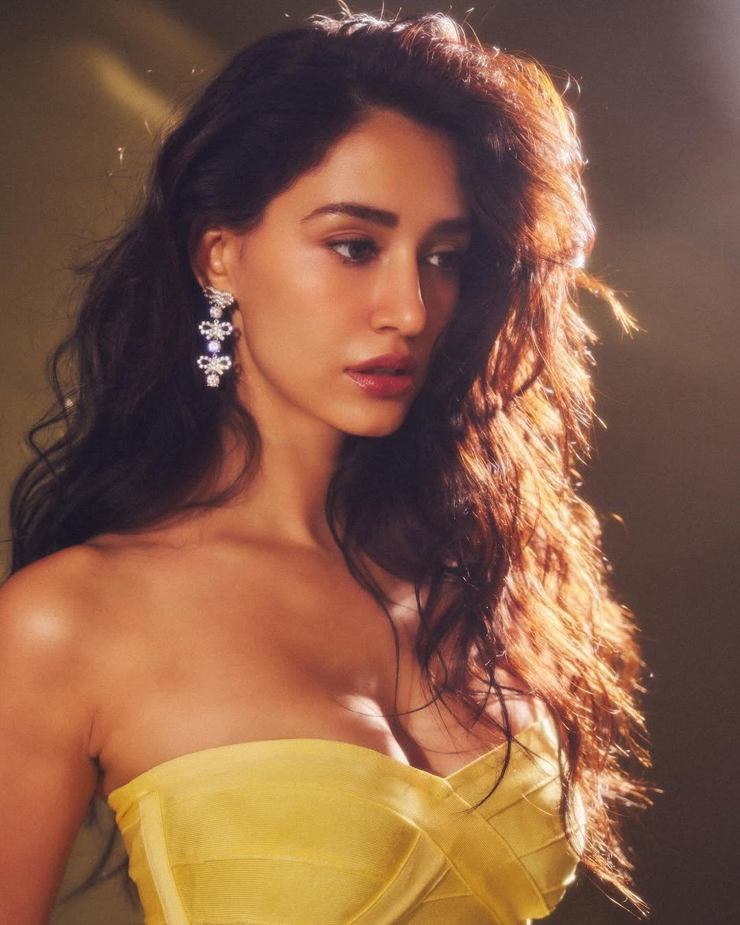 Disha Patani Flaunts Curves In Yellow Outfit Look