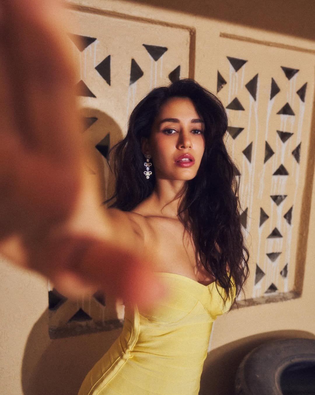 Disha Patani Sizzling Avatar In Yellow Outfit Pic