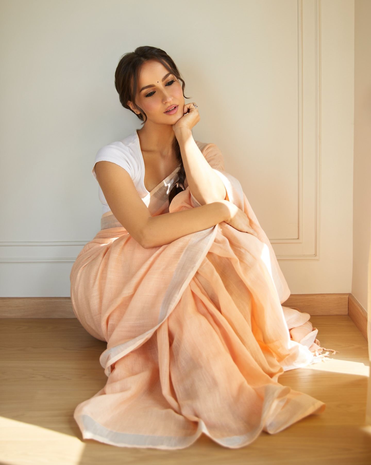 Elli AvrRam Sitting Sunlit Pose In Peach Saree