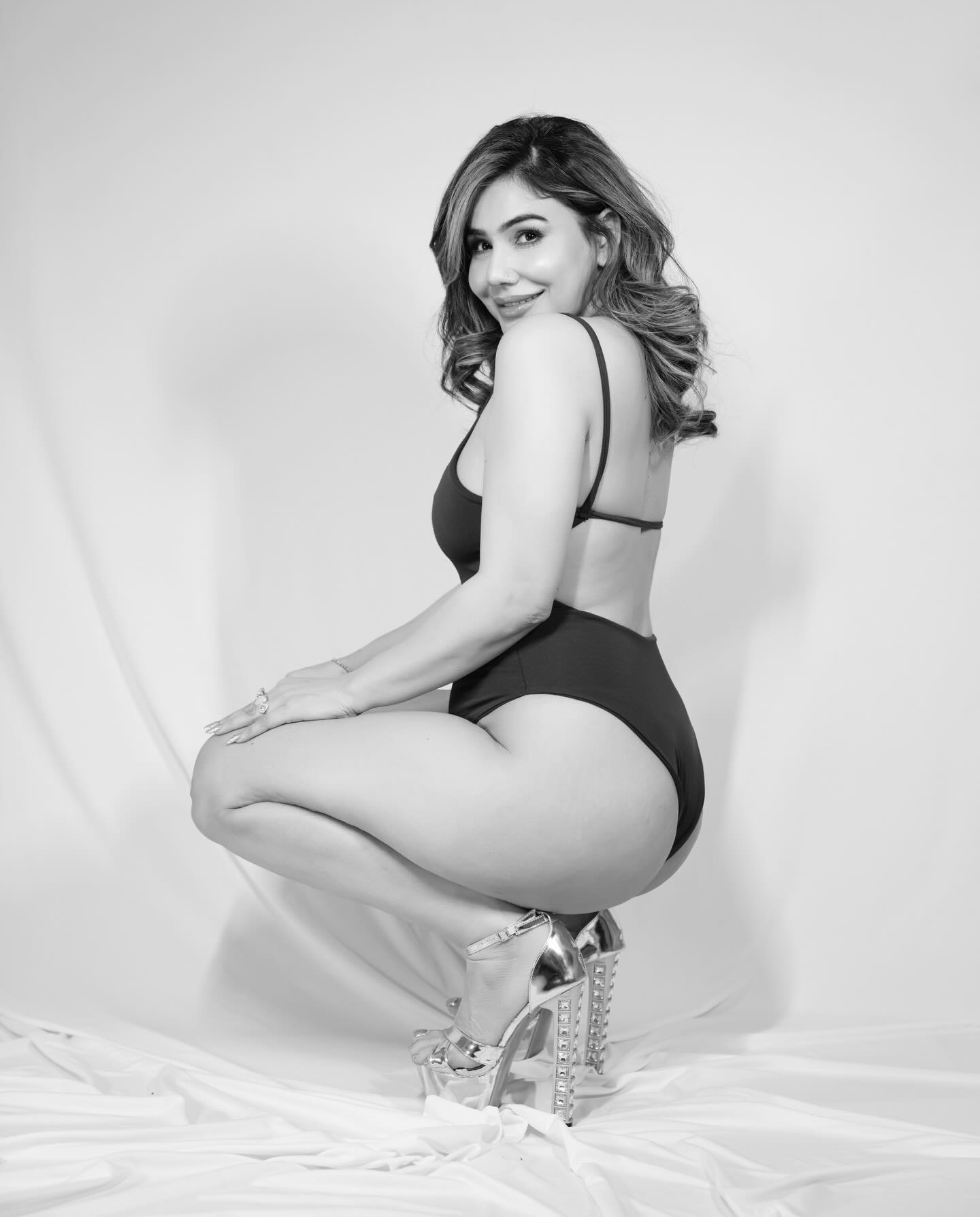 Kangana Sharma Shows Chic Attitude In Studio