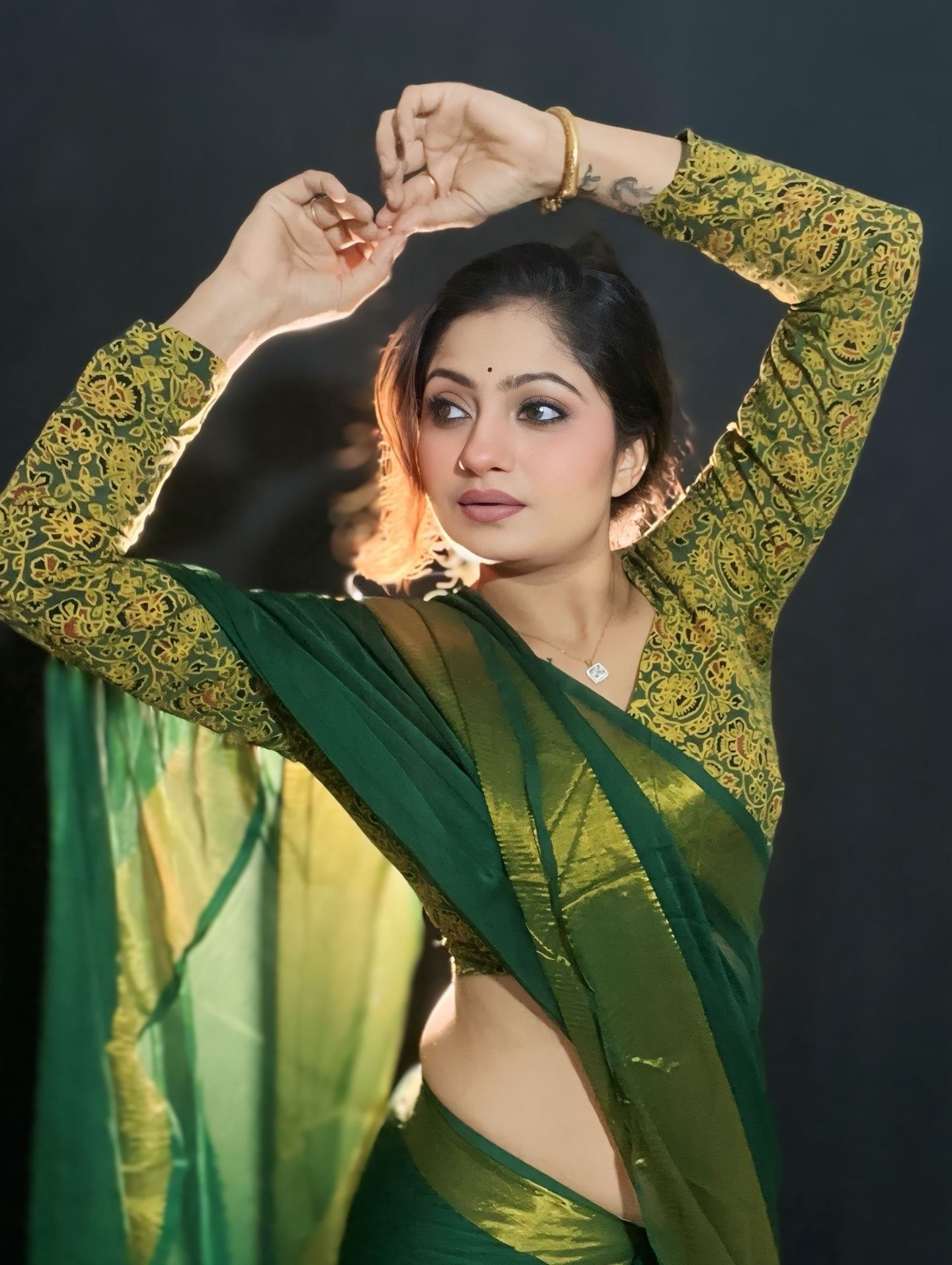 Khushboo Joshi Radiates Calm Saree Confidence
