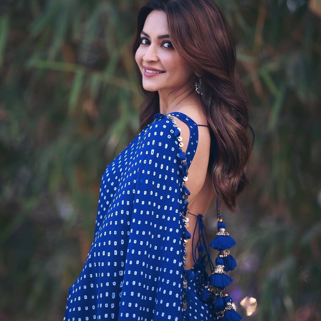 Kriti Kharbanda Looks Stunning In Blue Desi Wear