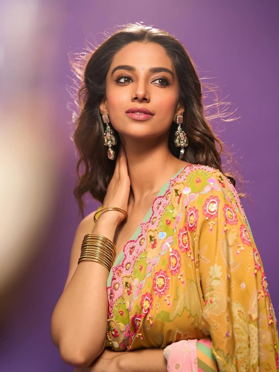 Meenakshi Chaudhary Twirls In Spicy Ethnic Look!