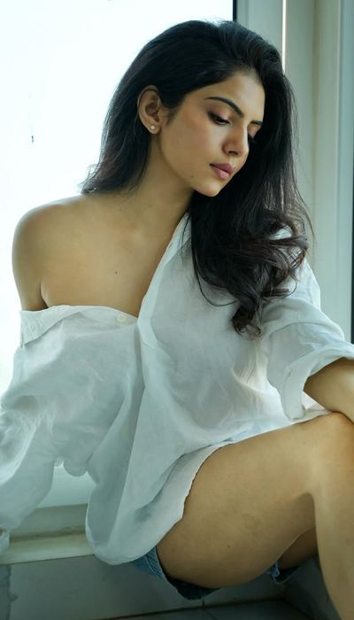 Misha Narang Stunning Figure In Shirt Denim Pic