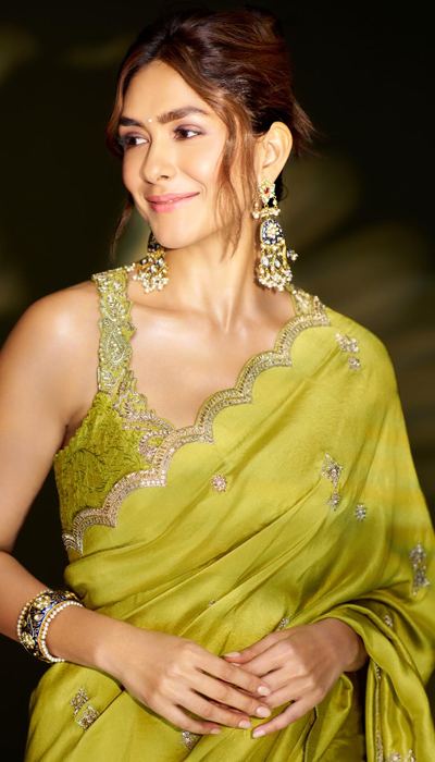 Mrunal Thakur's Graceful Stance In A Saree