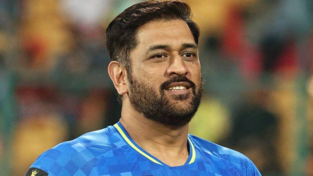 MS Dhoni viral car photo