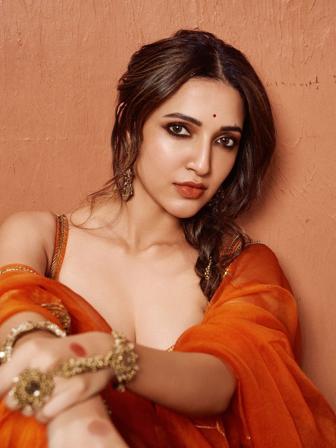 The Actress Flaunts Cleavage In Bralette Blouse